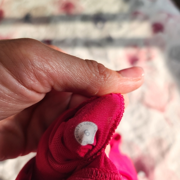 Lululemon Energy Bra - dark pink - size 6 - Picture 4 of 4